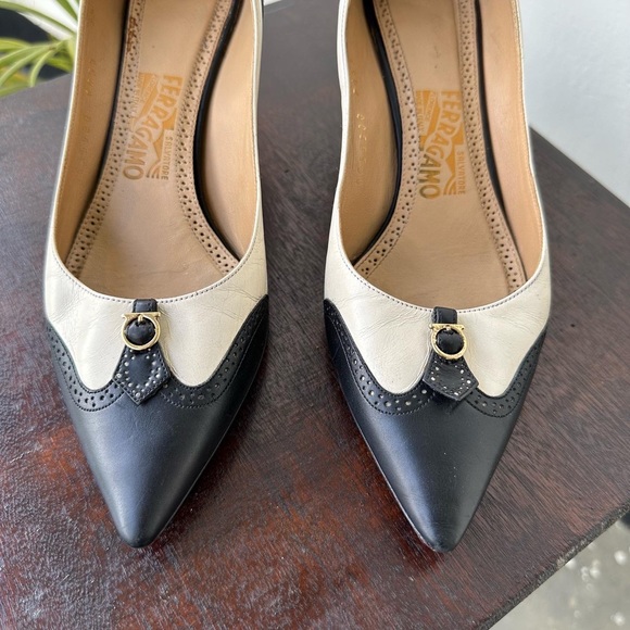 Salvatore Ferragamo - Two toned brogue pumps - Picture 3 of 6